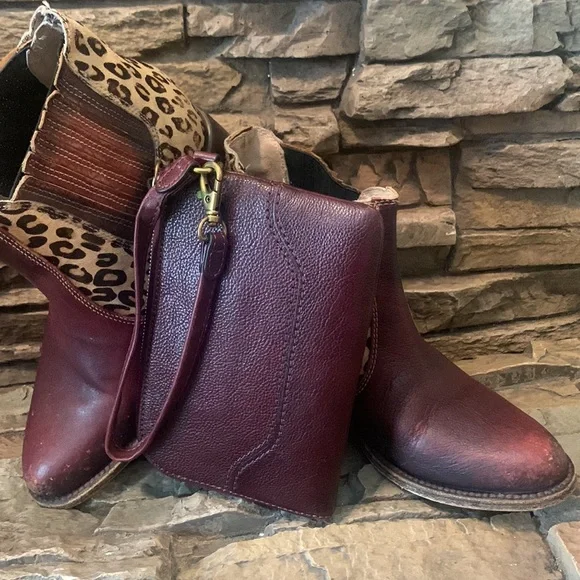 Frye Paige Wristlet - Picture 5 of 15